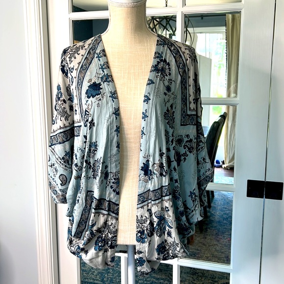Urban Outfitters Tops - KIMCHI BLUE cocoon wrap size XS/S blue floral